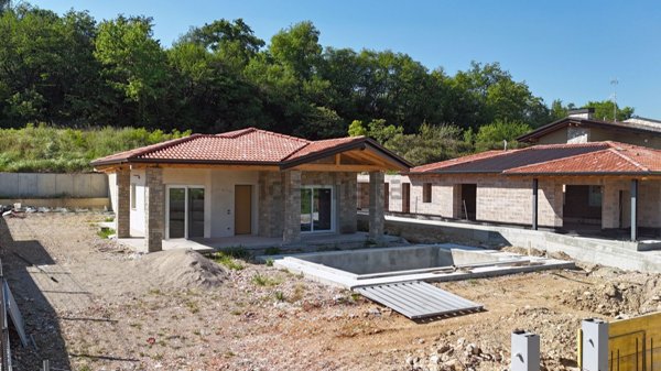 casa indipendente in vendita a Soiano del Lago