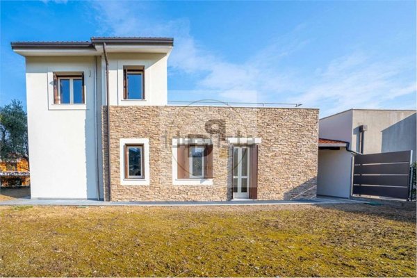 casa indipendente in vendita a Soiano del Lago