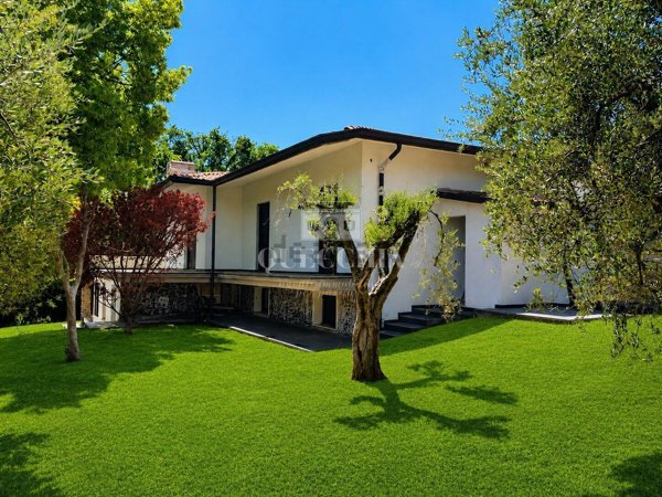 casa indipendente in vendita a Soiano del Lago