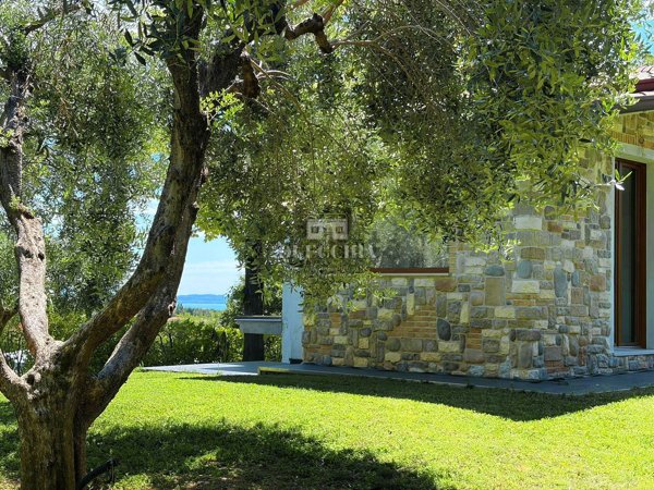 casa indipendente in vendita a Soiano del Lago