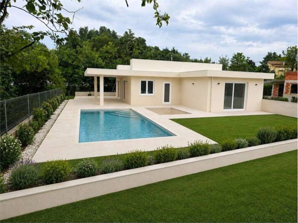 casa indipendente in vendita a Soiano del Lago