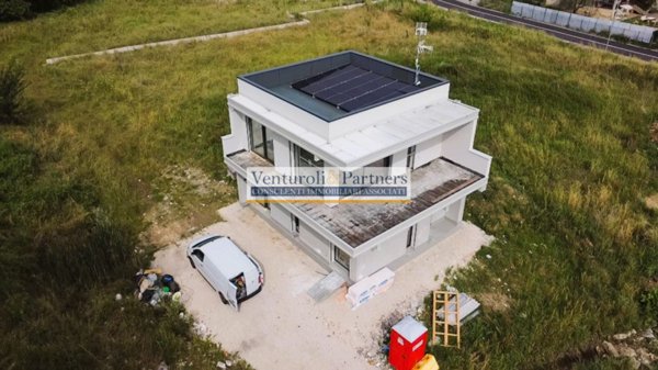 casa indipendente in vendita a Soiano del Lago