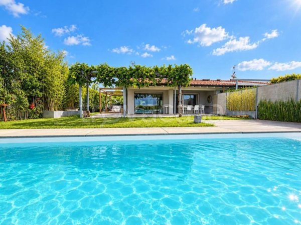 casa indipendente in vendita a Soiano del Lago
