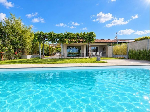 casa indipendente in vendita a Soiano del Lago