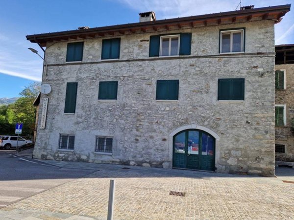 casa indipendente in vendita a Sonico in zona Rino