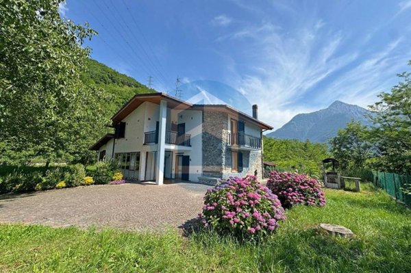 casa indipendente in vendita a Sonico