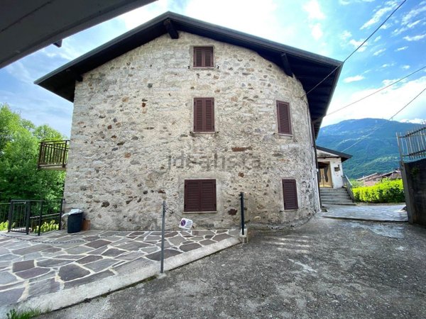 casa indipendente in vendita a Sonico in zona Rino