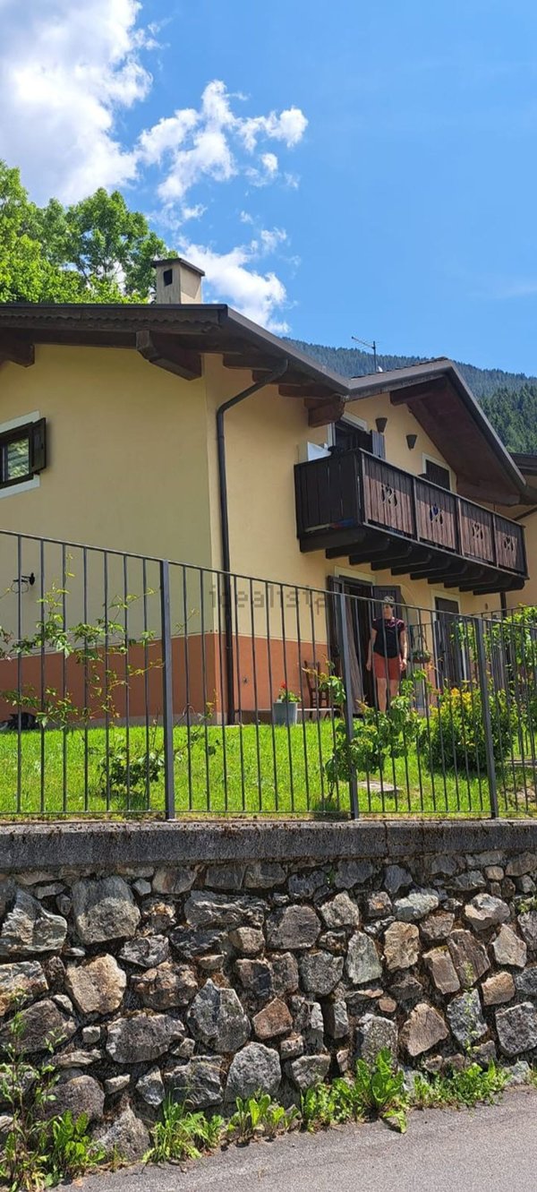 casa indipendente in vendita a Sonico in zona Garda