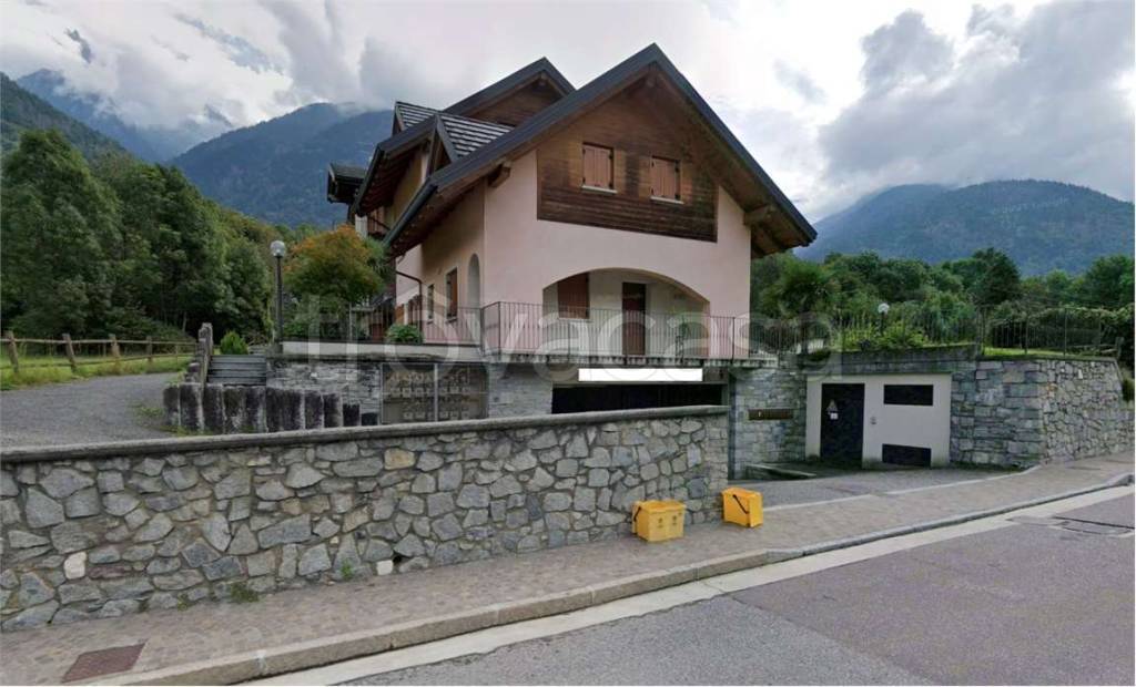 locale commerciale in vendita a Sonico