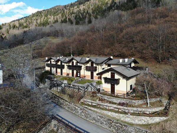 casa indipendente in vendita a Sonico in zona Garda