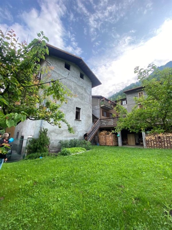 casa indipendente in vendita a Sonico in zona Rino