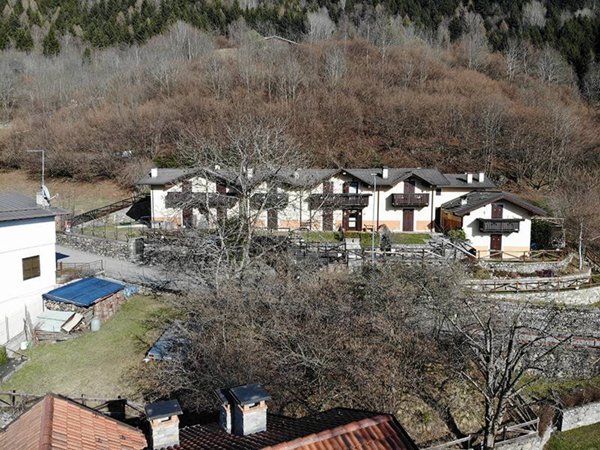 casa indipendente in vendita a Sonico in zona Garda