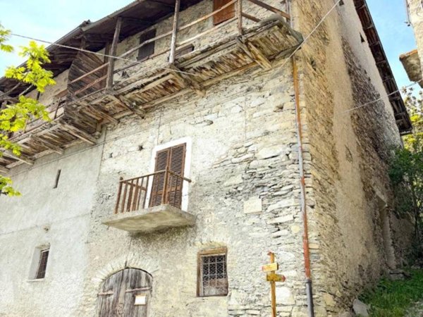 casa indipendente in vendita a Cesana Torinese in zona Désèrtes