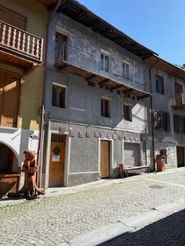 casa indipendente in vendita a Cesana Torinese