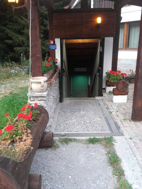 locale commerciale in vendita a Cesana Torinese