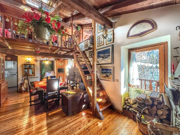 casa indipendente in vendita a Cesana Torinese in zona Fénils