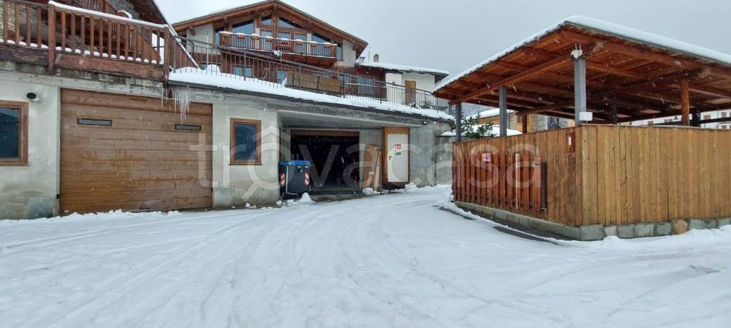 locale commerciale in vendita a Cesana Torinese