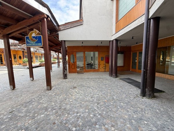 locale commerciale in vendita a Cesana Torinese in zona San Sicario Alto