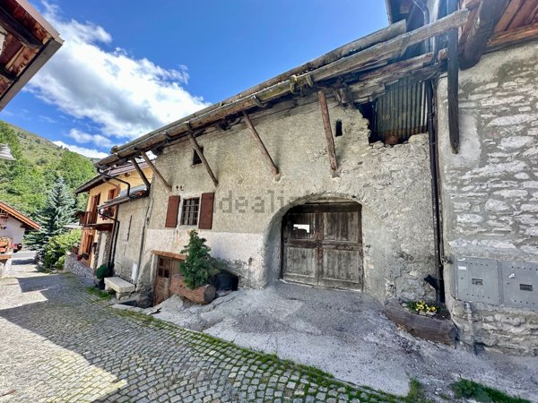 casale in vendita a Cesana Torinese in zona Bousson