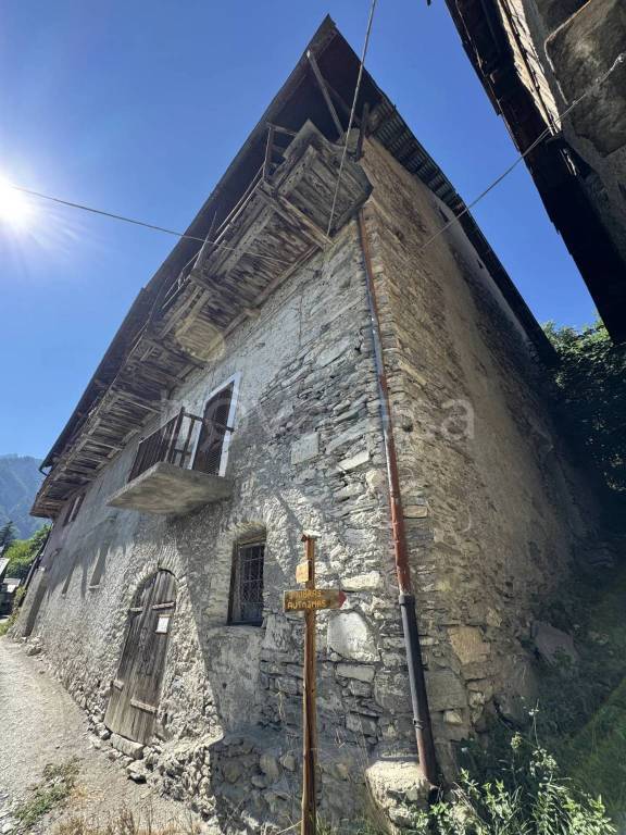 casale in vendita a Cesana Torinese in zona Désèrtes