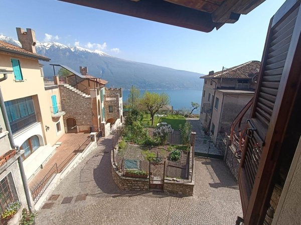 appartamento in vendita a Tignale in zona Gardola