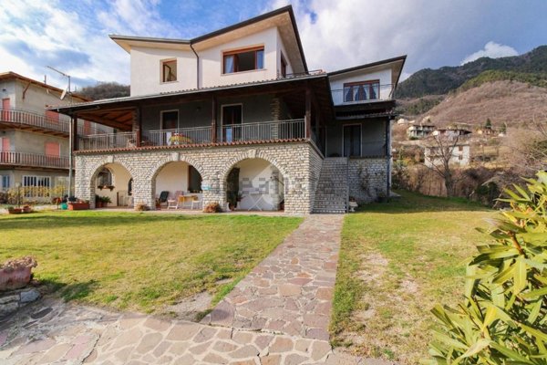 casa indipendente in vendita a Tignale in zona Aer