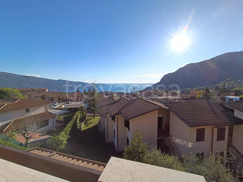 appartamento in vendita a Tignale in zona Gardola