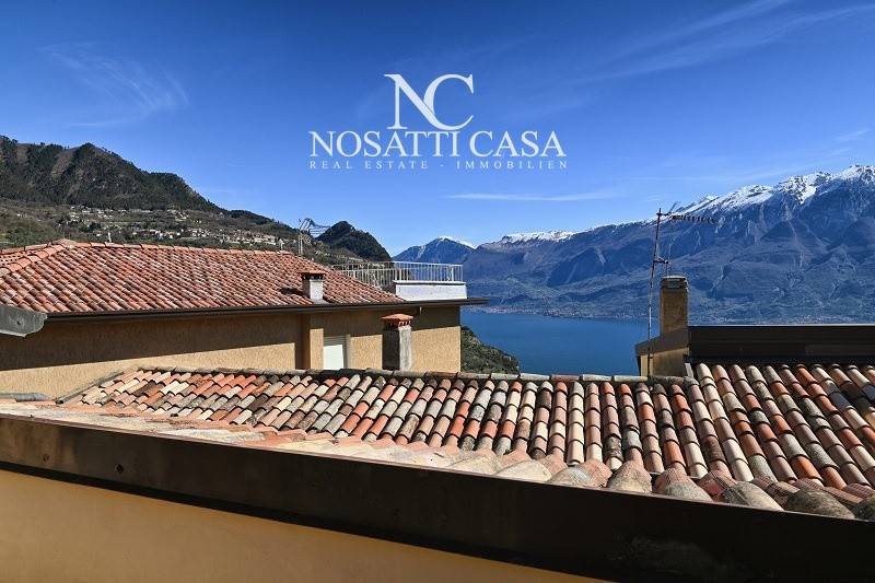 casa indipendente in vendita a Tignale in zona Piovere