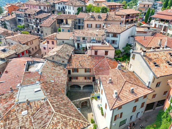 casa indipendente in vendita a Tignale in zona Gardola