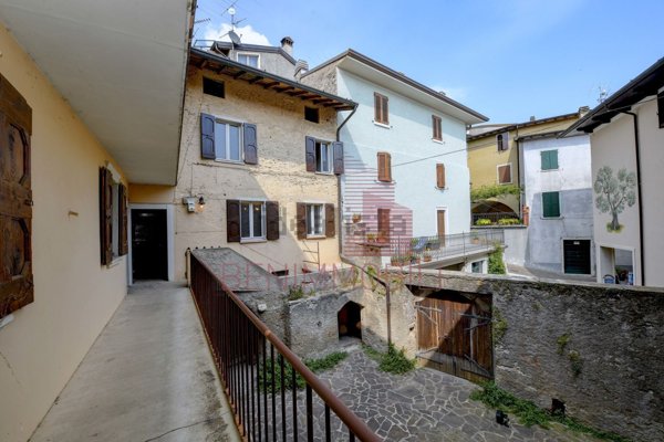 casa indipendente in vendita a Tignale in zona Gardola
