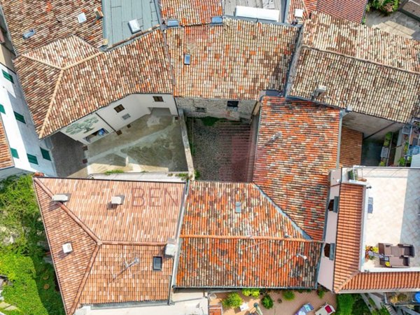 casa indipendente in vendita a Tignale in zona Piovere