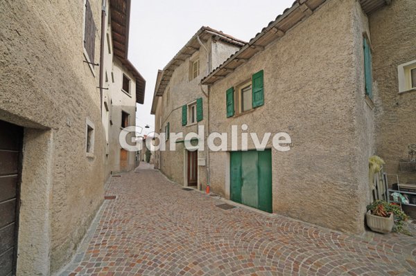 casa indipendente in vendita a Tignale in zona Prabione