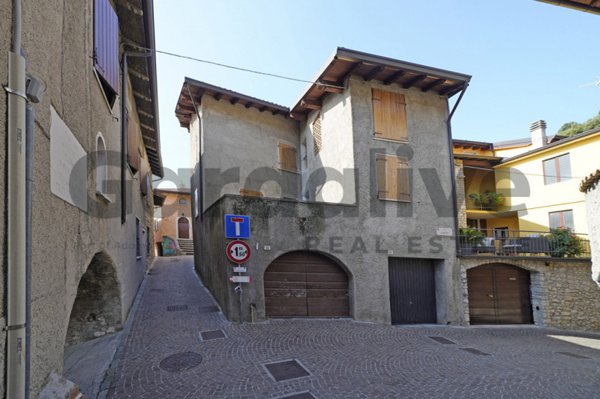 casa indipendente in vendita a Tignale in zona Piovere