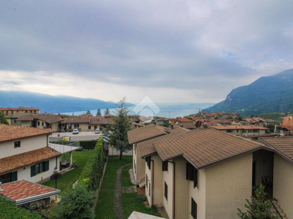 appartamento in vendita a Tignale in zona Gardola
