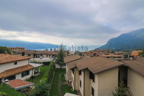 appartamento in vendita a Tignale in zona Gardola