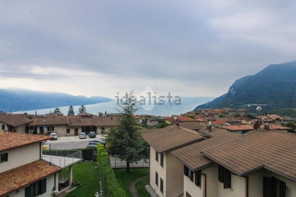 appartamento in vendita a Tignale in zona Gardola