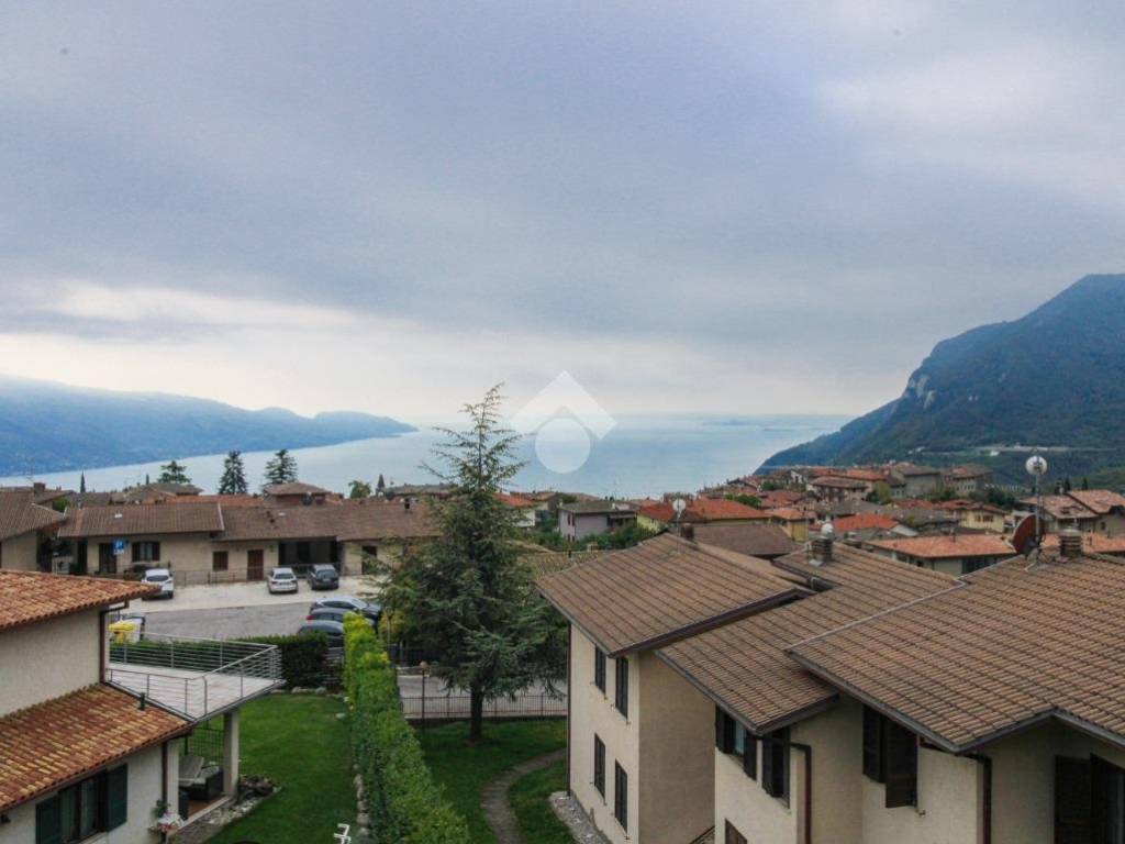 appartamento in vendita a Tignale in zona Gardola