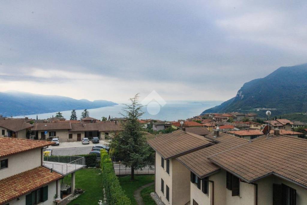 appartamento in vendita a Tignale in zona Gardola