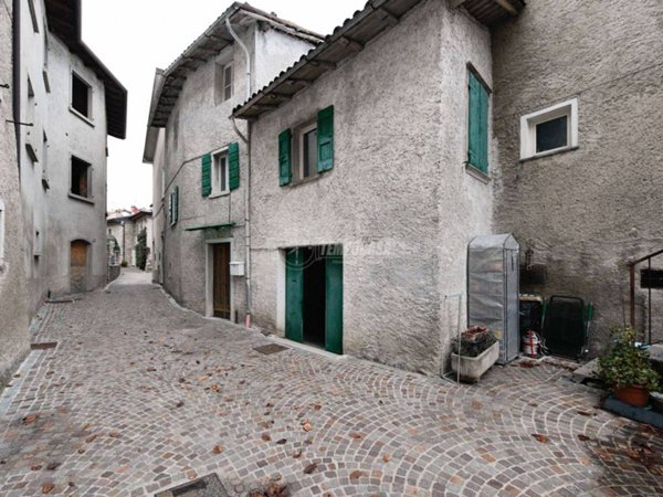 casa indipendente in vendita a Tignale in zona Prabione