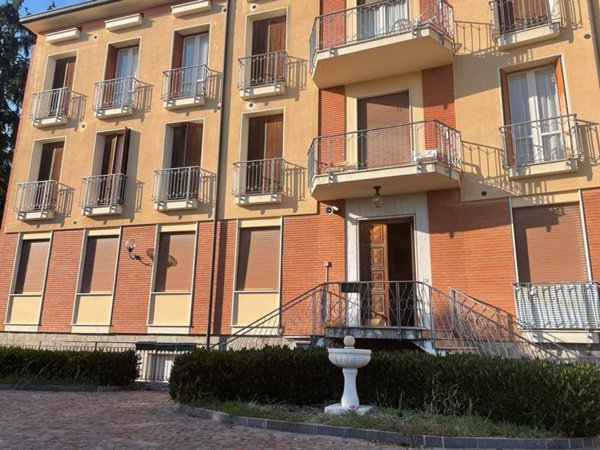 intera palazzina in vendita a Tignale in zona Gardola