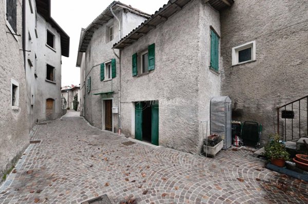 casa indipendente in vendita a Tignale in zona Prabione