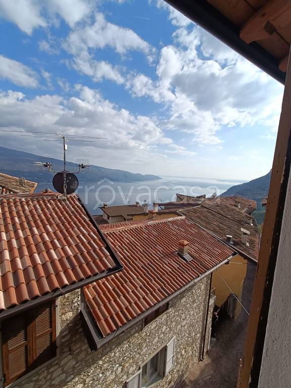 casa indipendente in vendita a Tignale in zona Gardola
