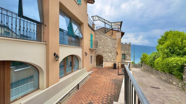 casa indipendente in vendita a Tignale in zona Gardola