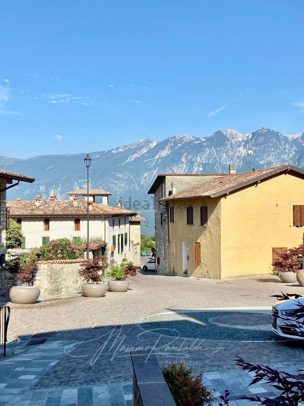 appartamento in vendita a Tignale in zona Prabione