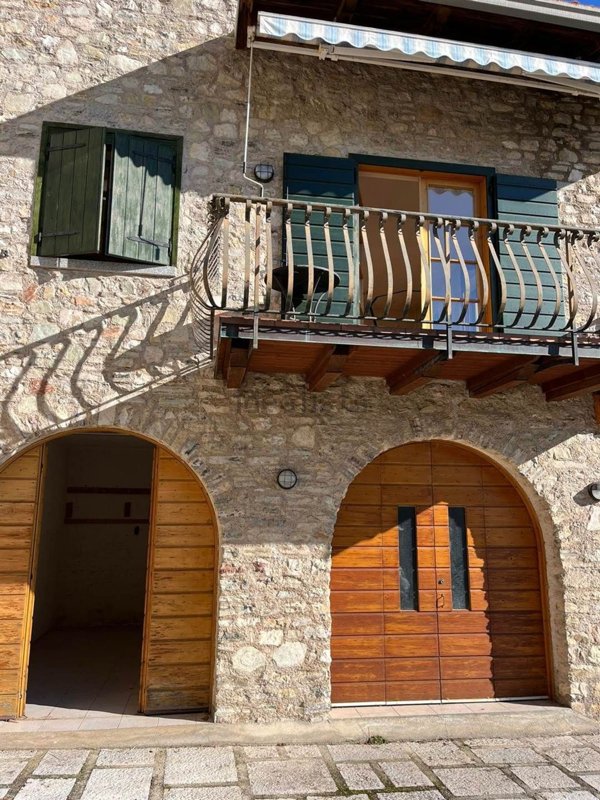 appartamento in vendita a Tignale in zona Aer