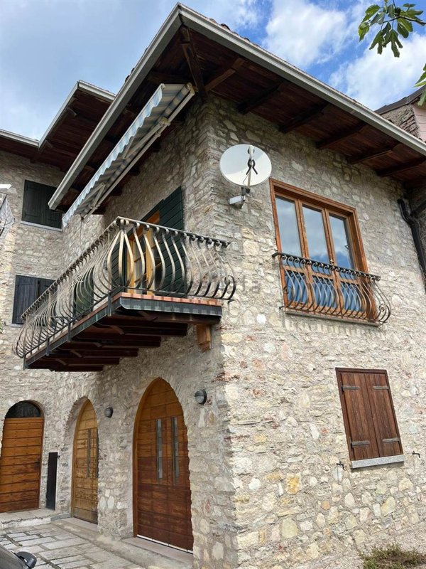 appartamento in vendita a Tignale in zona Aer