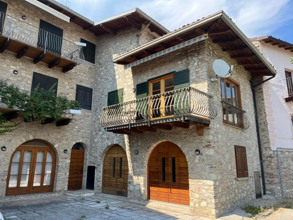 appartamento in vendita a Tignale in zona Aer