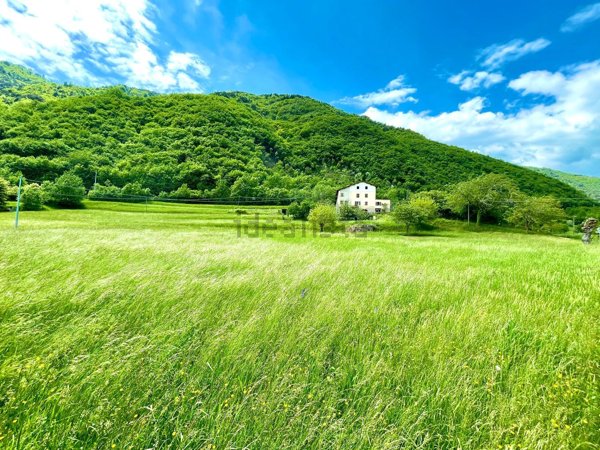 casale in vendita a Tignale in zona Montecastello
