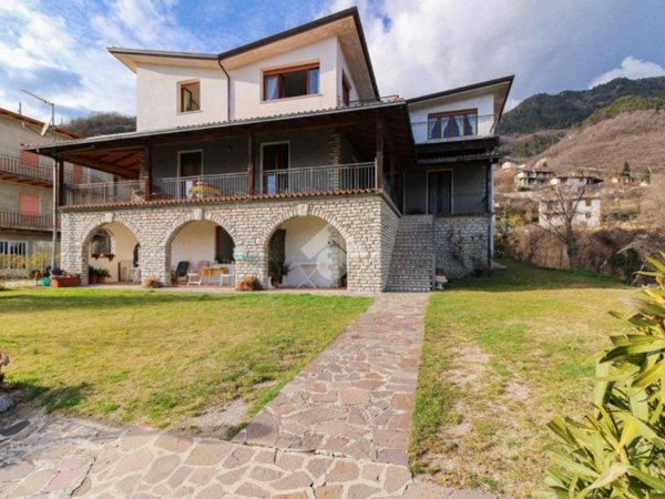 casa indipendente in vendita a Tignale in zona Aer