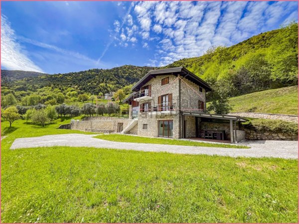 casa indipendente in vendita a Tignale